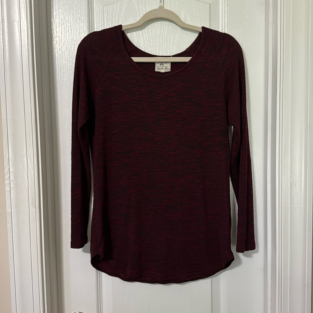 Long Sleeve, Scoop Neck, red/burgundy/black mix